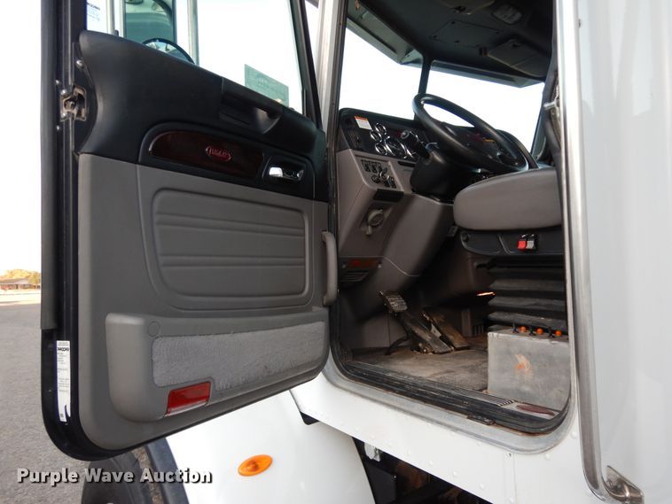 image for item DJ7489 2014 Peterbilt 365  crane truck