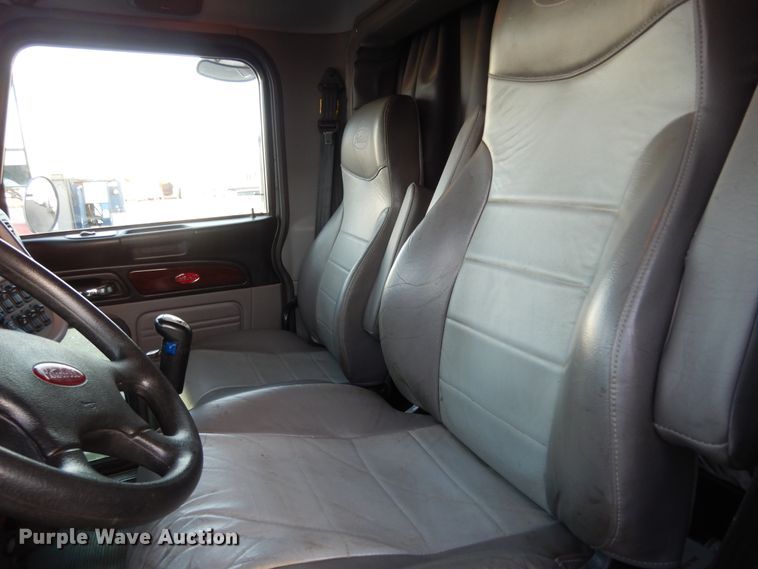 image for item DJ7489 2014 Peterbilt 365  crane truck