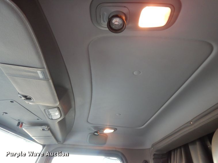 image for item DJ7489 2014 Peterbilt 365  crane truck