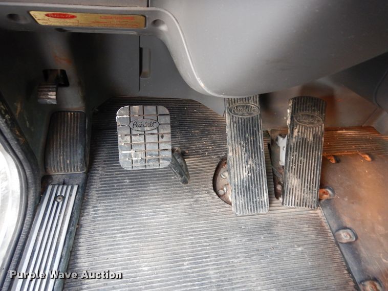 image for item DJ7489 2014 Peterbilt 365  crane truck