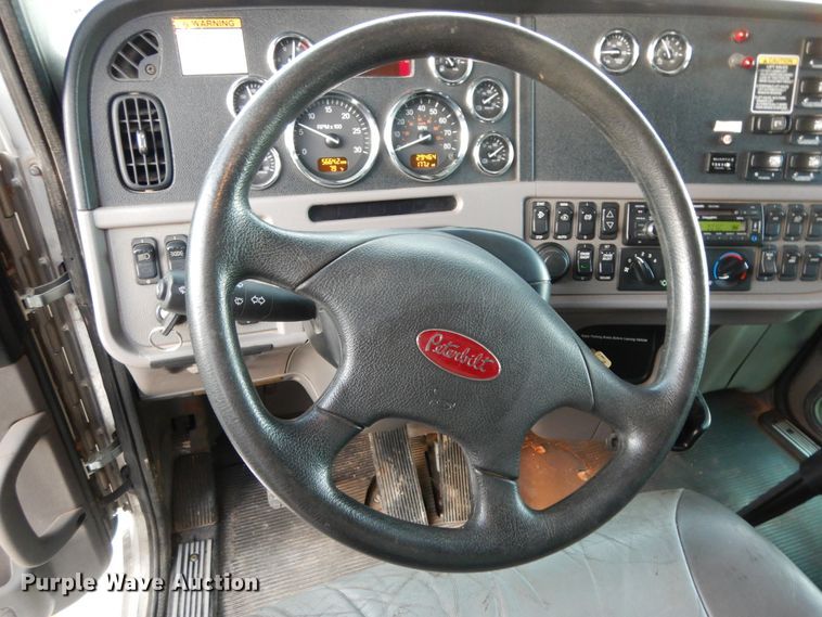 image for item DJ7489 2014 Peterbilt 365  crane truck