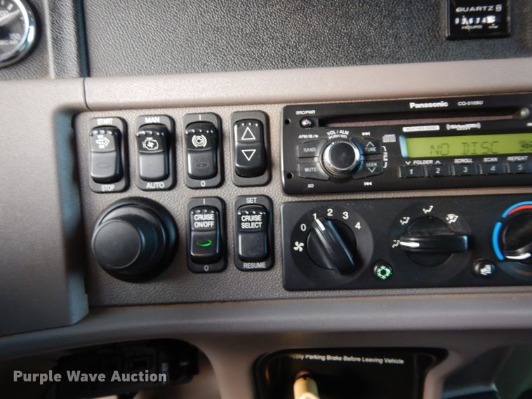 image for item DJ7489 2014 Peterbilt 365  crane truck