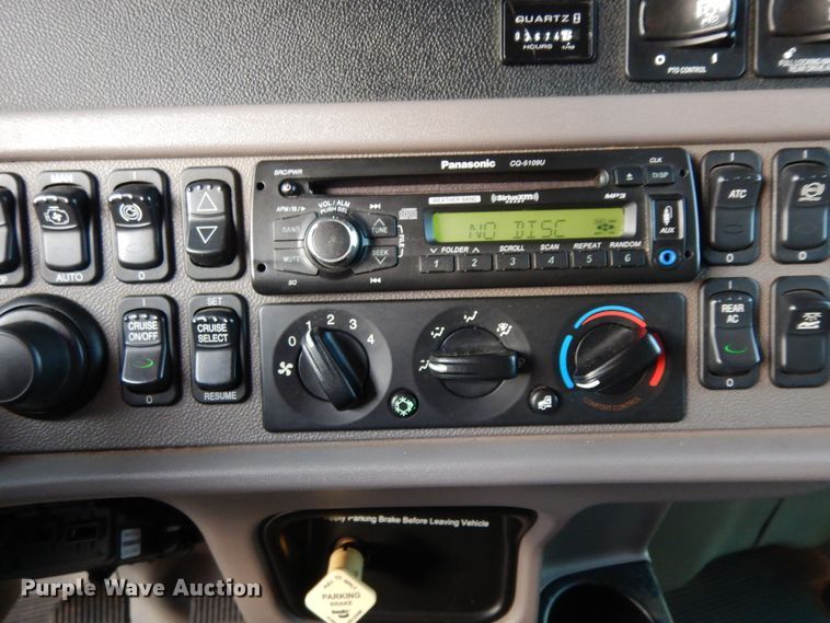 image for item DJ7489 2014 Peterbilt 365  crane truck