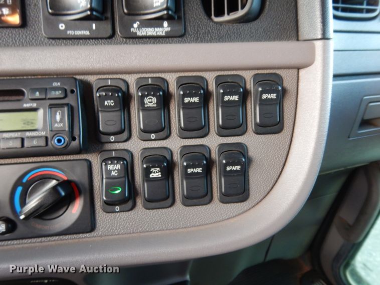 image for item DJ7489 2014 Peterbilt 365  crane truck