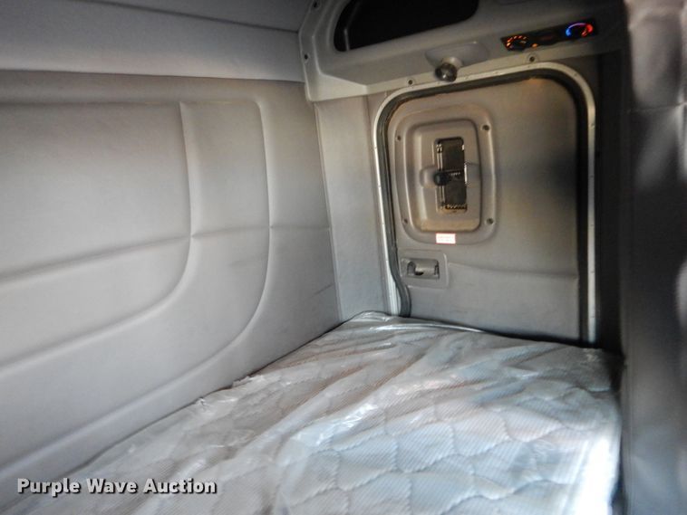 image for item DJ7489 2014 Peterbilt 365  crane truck