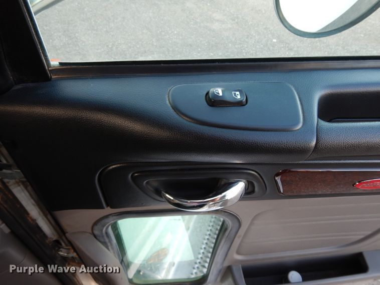 image for item DJ7489 2014 Peterbilt 365  crane truck