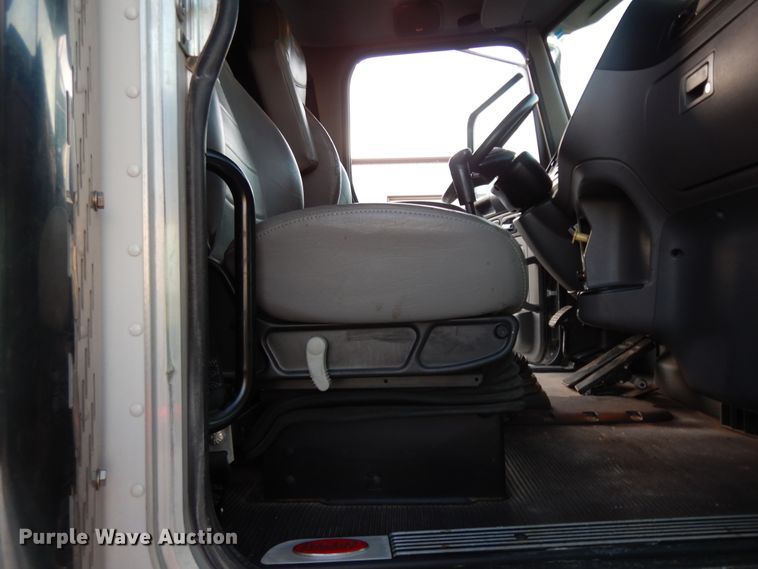 image for item DJ7489 2014 Peterbilt 365  crane truck