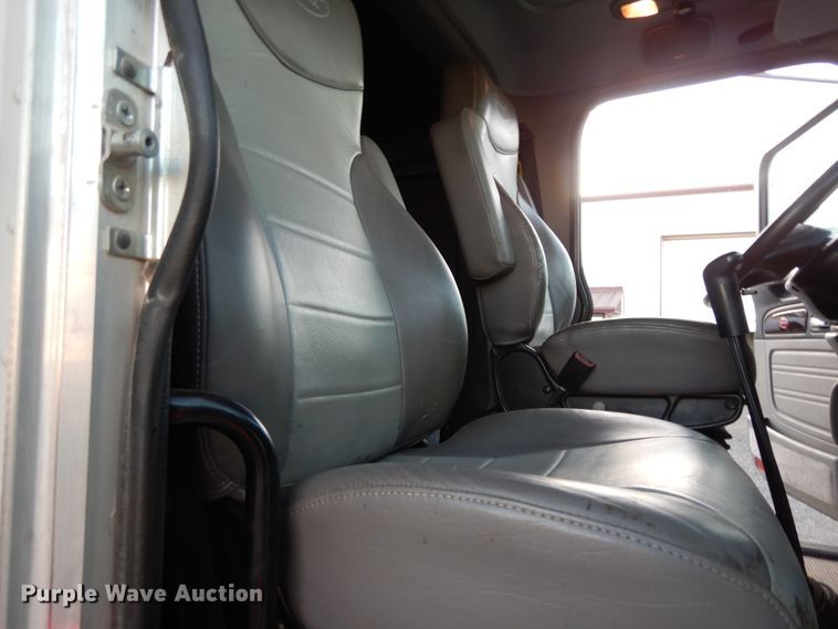 image for item DJ7489 2014 Peterbilt 365  crane truck