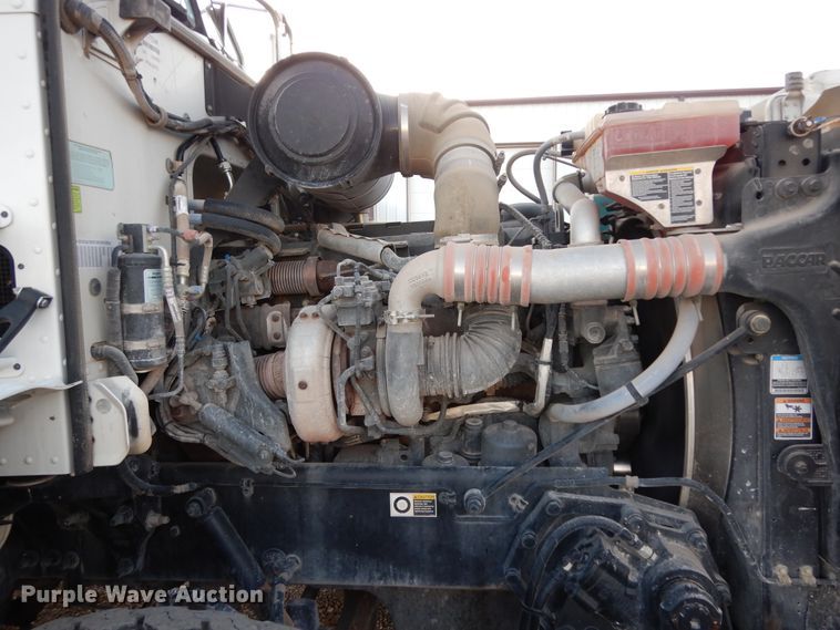 image for item DJ7489 2014 Peterbilt 365  crane truck