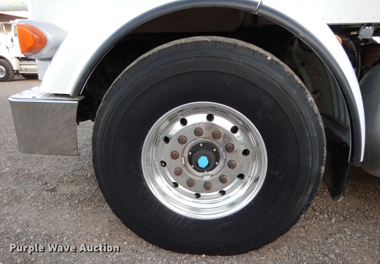 image for item DJ7489 2014 Peterbilt 365  crane truck