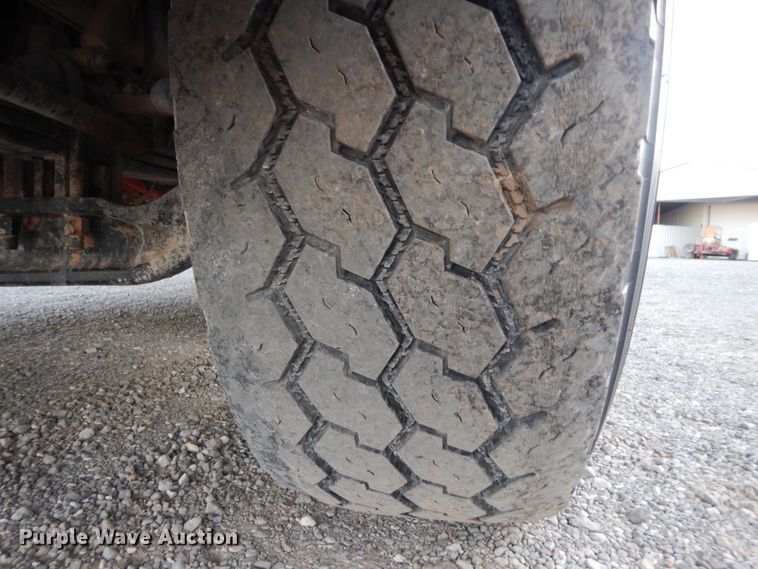 image for item DJ7489 2014 Peterbilt 365  crane truck