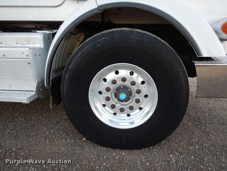 image for item DJ7489 2014 Peterbilt 365  crane truck