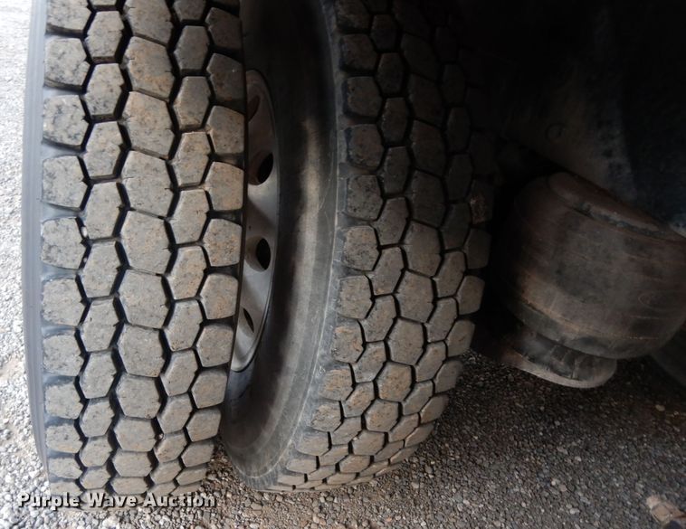 image for item DJ7489 2014 Peterbilt 365  crane truck