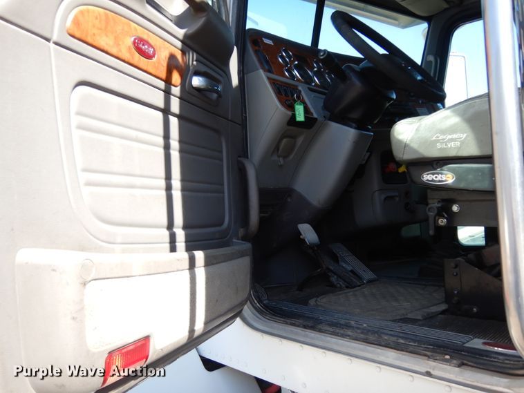 image for item DJ7490 2007 Peterbilt 378  crane truck