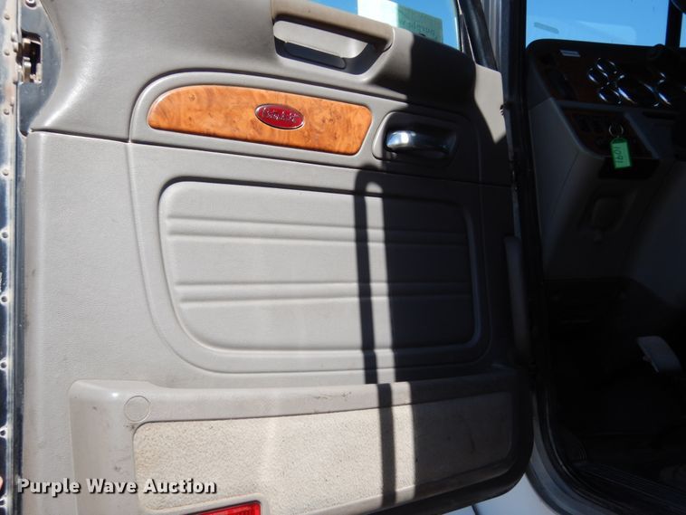 image for item DJ7490 2007 Peterbilt 378  crane truck