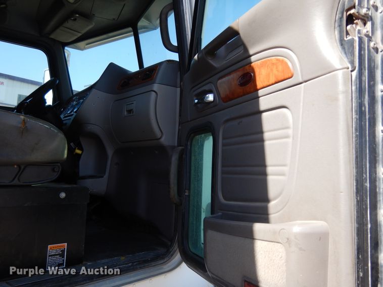 image for item DJ7490 2007 Peterbilt 378  crane truck