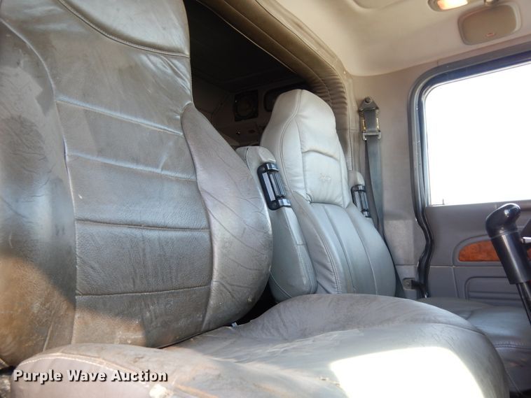 image for item DJ7490 2007 Peterbilt 378  crane truck