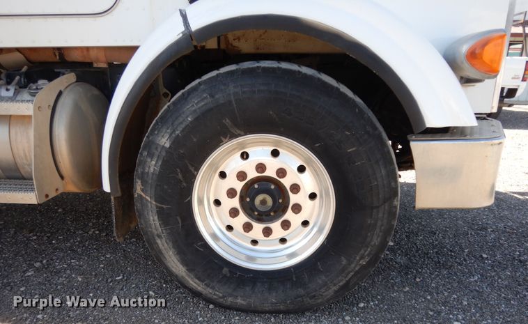 image for item DJ7490 2007 Peterbilt 378  crane truck