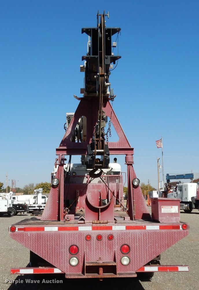 image for item DJ7491 2014 Peterbilt 365  crane truck