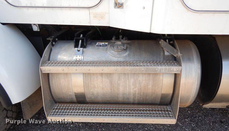 image for item DJ7491 2014 Peterbilt 365  crane truck