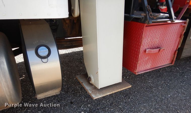 image for item DJ7491 2014 Peterbilt 365  crane truck