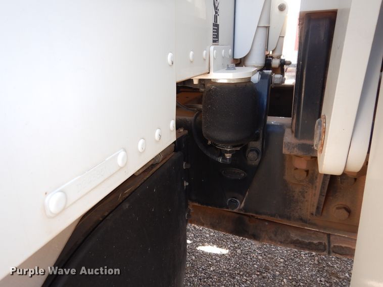 image for item DJ7491 2014 Peterbilt 365  crane truck