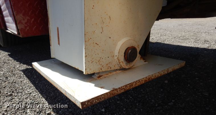 image for item DJ7491 2014 Peterbilt 365  crane truck