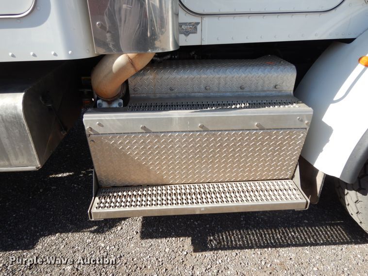 image for item DJ7491 2014 Peterbilt 365  crane truck