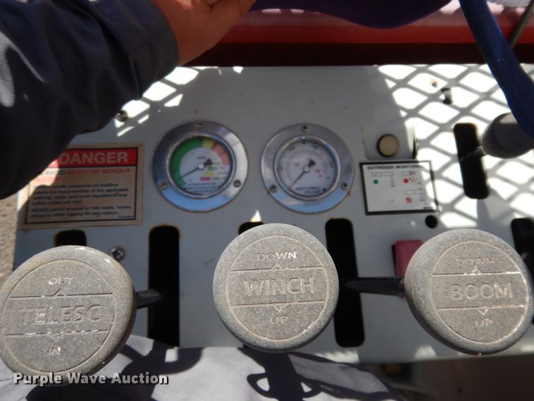 image for item DJ7491 2014 Peterbilt 365  crane truck