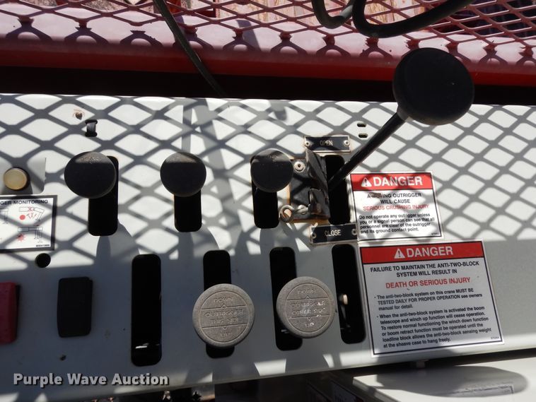 image for item DJ7491 2014 Peterbilt 365  crane truck