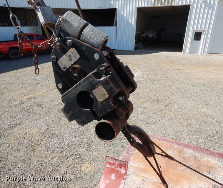 image for item DJ7491 2014 Peterbilt 365  crane truck