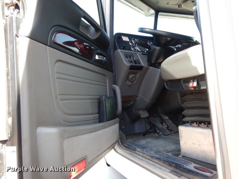 image for item DJ7491 2014 Peterbilt 365  crane truck