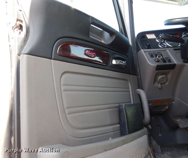 image for item DJ7491 2014 Peterbilt 365  crane truck