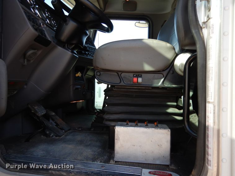 image for item DJ7491 2014 Peterbilt 365  crane truck