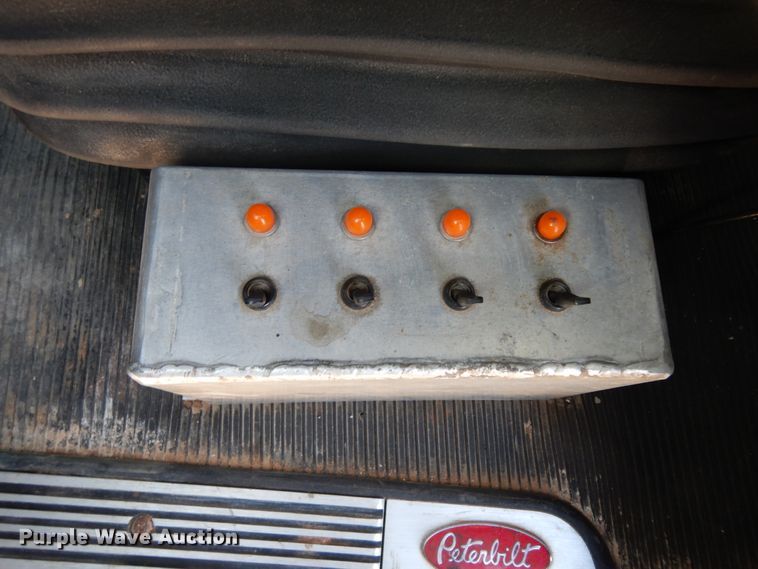 image for item DJ7491 2014 Peterbilt 365  crane truck