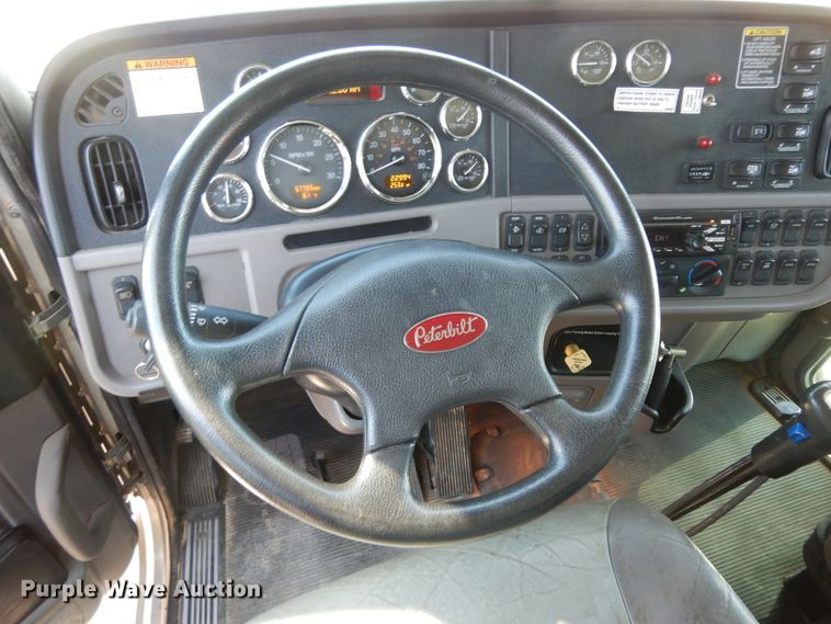 image for item DJ7491 2014 Peterbilt 365  crane truck