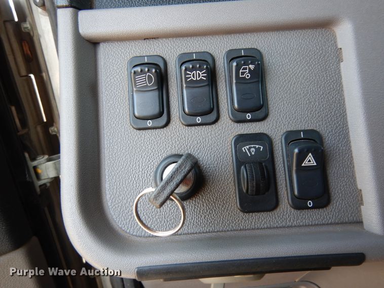 image for item DJ7491 2014 Peterbilt 365  crane truck