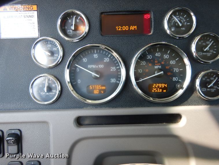 image for item DJ7491 2014 Peterbilt 365  crane truck