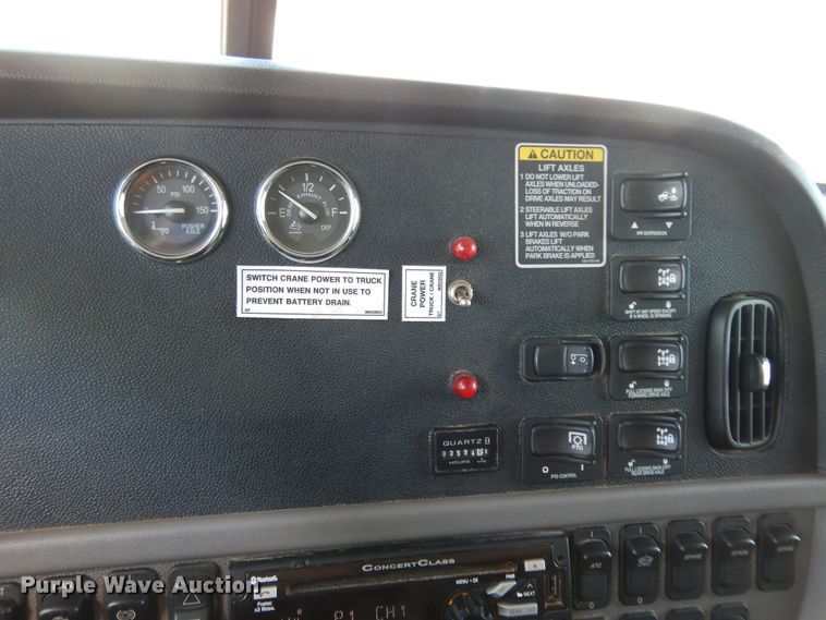 image for item DJ7491 2014 Peterbilt 365  crane truck