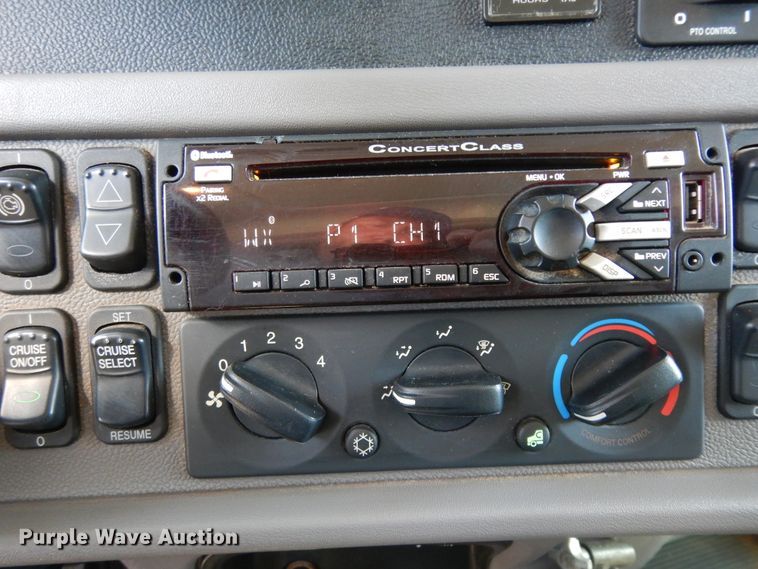 image for item DJ7491 2014 Peterbilt 365  crane truck