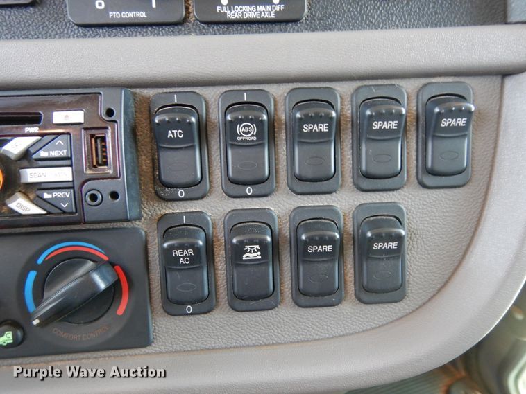 image for item DJ7491 2014 Peterbilt 365  crane truck