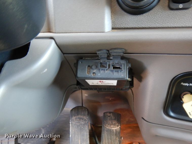 image for item DJ7491 2014 Peterbilt 365  crane truck