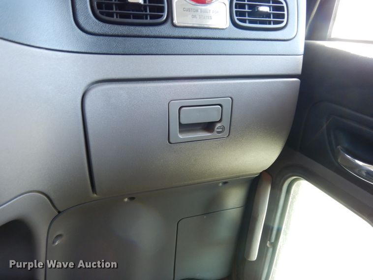 image for item DJ7491 2014 Peterbilt 365  crane truck