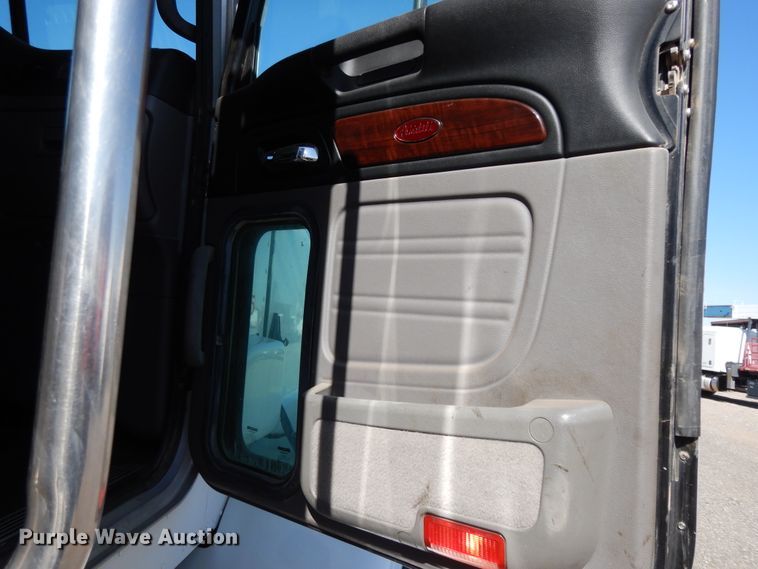 image for item DJ7491 2014 Peterbilt 365  crane truck