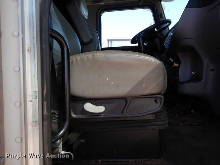 image for item DJ7491 2014 Peterbilt 365  crane truck