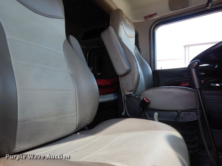 image for item DJ7491 2014 Peterbilt 365  crane truck