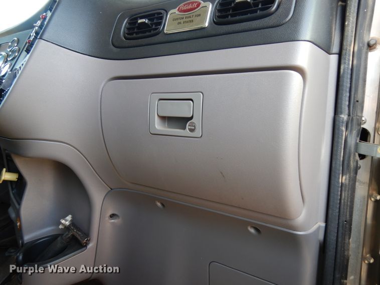 image for item DJ7491 2014 Peterbilt 365  crane truck