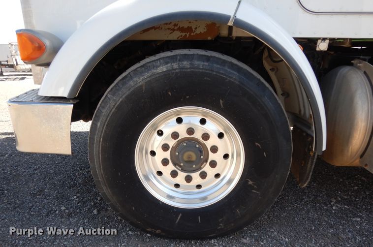 image for item DJ7491 2014 Peterbilt 365  crane truck