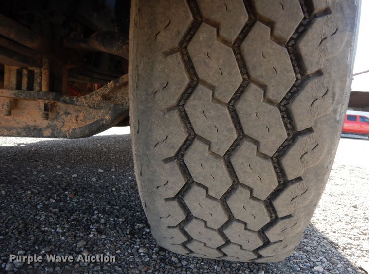 image for item DJ7491 2014 Peterbilt 365  crane truck