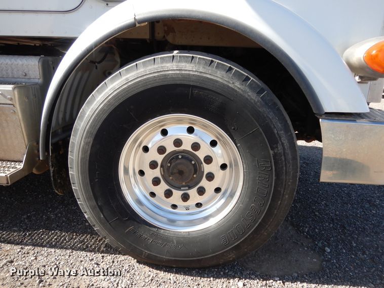 image for item DJ7491 2014 Peterbilt 365  crane truck